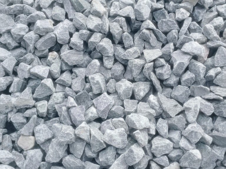 Crush Sargodha Plant A 1/2 inch (15–20 mm) stone aggregate, premium quality construction material for concrete, foundations, and road works in Pakistan.